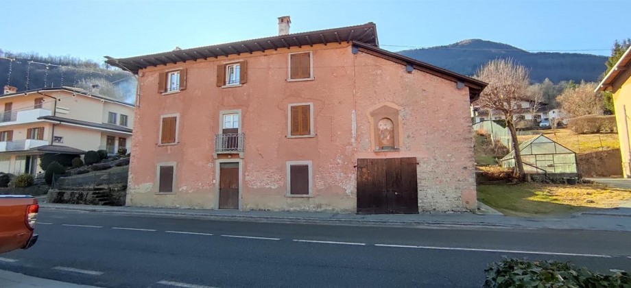 Taleggio vendesi porzione di casa con giardino