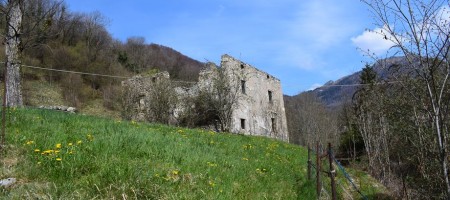 Serina in posizione centrale e tranquilla cascinale con terreno