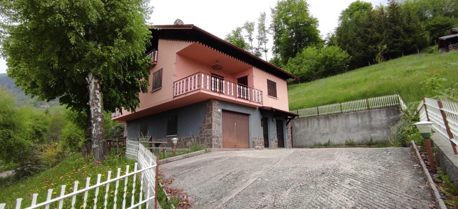 Fuipiano Valle Imagna in esclusiva adorabile villa singola con giardino