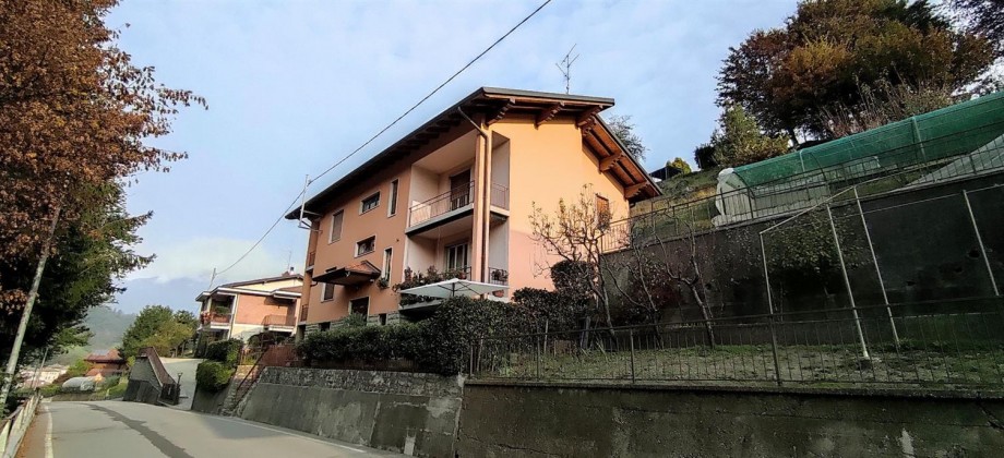 Sant’Omobono Terme, in esclusiva, adorabile bilocale balconato + cantina