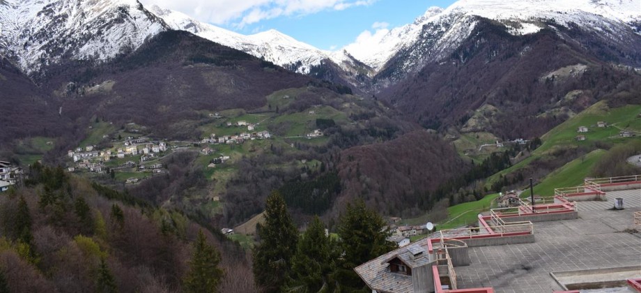 Oltre il Colle zona esclusiva, luminoso appartamento con terrazze panoramiche