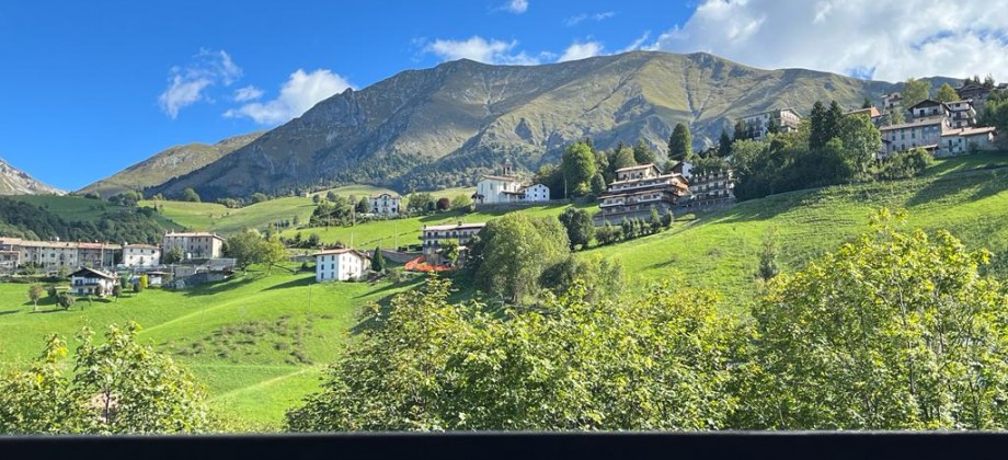 Oltre il Colle Zambla Alta, luminosissimo grazioso monolocale balconato