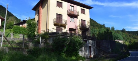 Algua Rosolo, casa d’epoca indipendente con godibilissima area pertinenziale